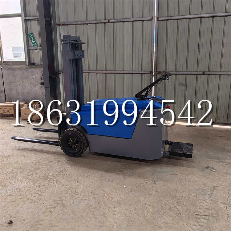 敦化市全电动叉车插腿式堆高车液压装卸车1.5吨升高小型站驾式铲车